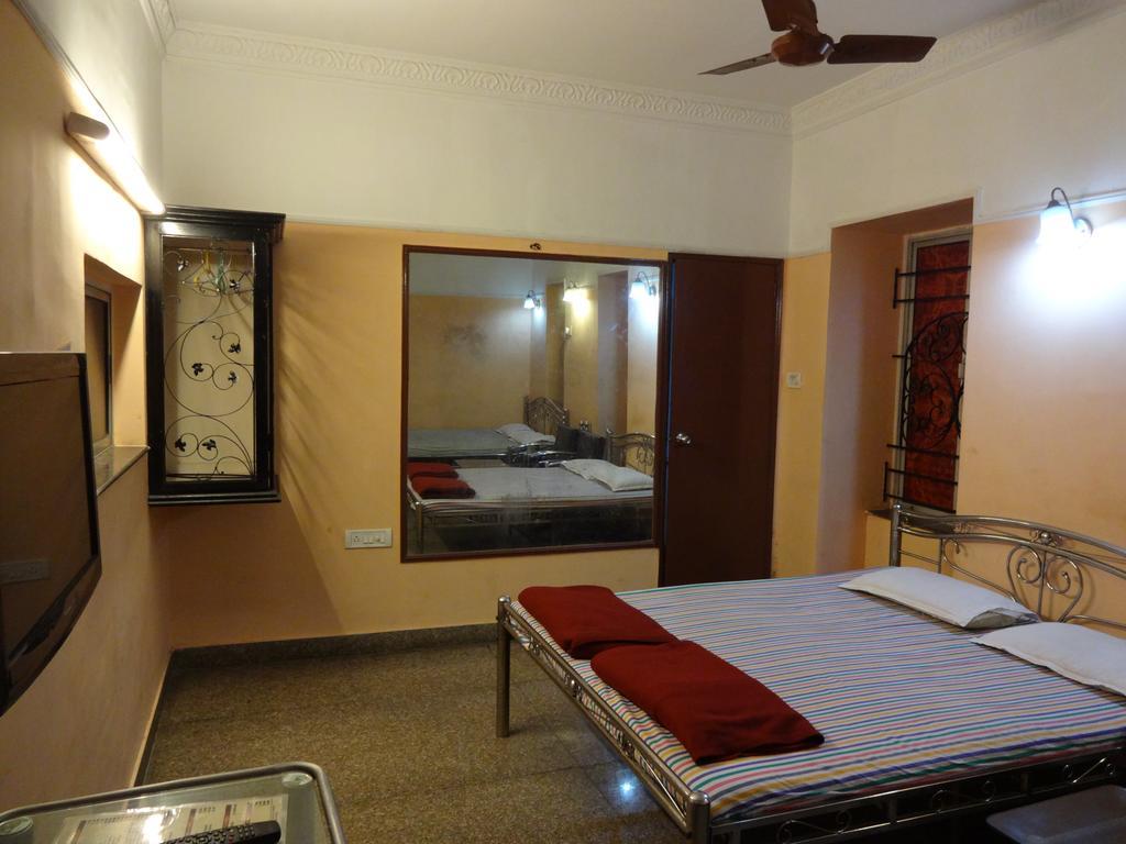 Central Guest House Колката Екстер'єр фото